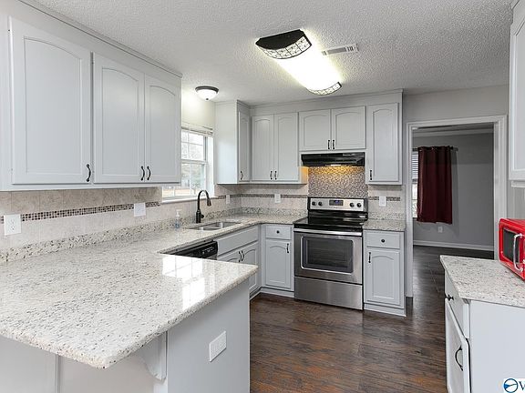 4th image of 203 River Oaks Dr