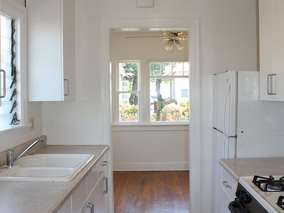4th image of 4667 Greene St