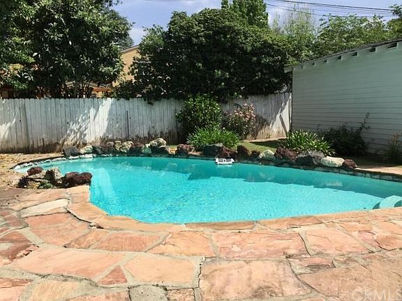 2nd image of 439 W Kenoak Dr