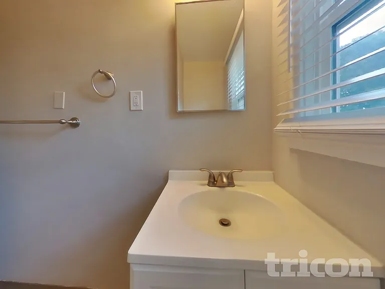 463 Park Ave — Photo 14