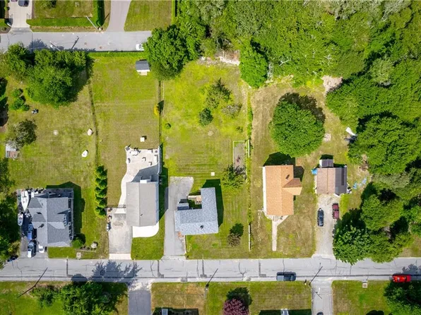99 Willis St, Dartmouth, MA 02748