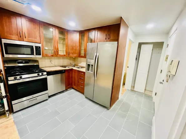 428 West 49th Street image 1 of 11