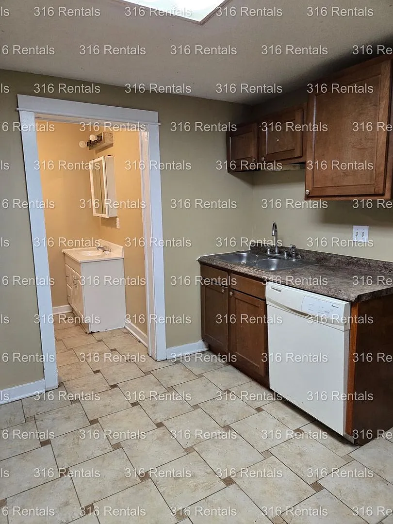 $875 - 2 bed 1 bath - Single Family Home — Photo 1