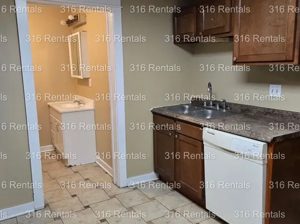 303 W 6th St, Newton, KS 67114