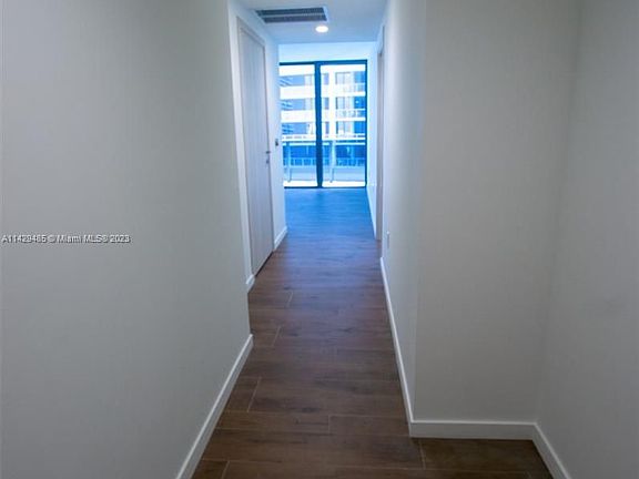 2nd image of 1000 Brickell Plz #3209