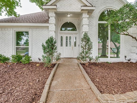 2nd image of 4312 Avonshire Ln
