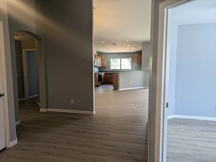 1206 W Prior Ave — Photo 5