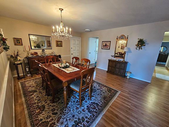 5th image of 4260 Chaucer Ln