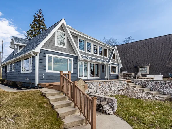 8962 Cherry Point Rd, Manitou Beach, MI 49253