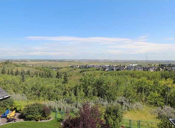 4th image of 76 Valley Creek Cres NW