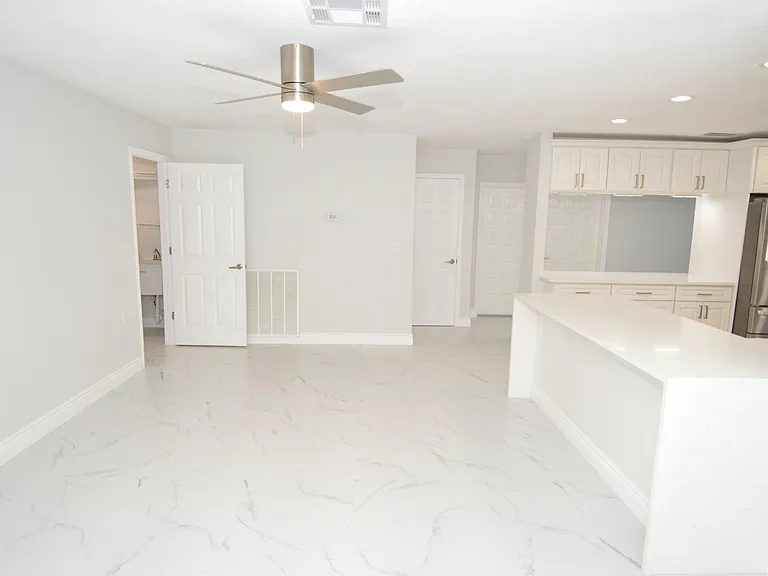 3947 Venetian Way — Photo 10