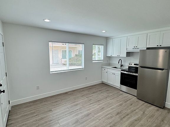 4th image of 2264 San Anseline Ave #7