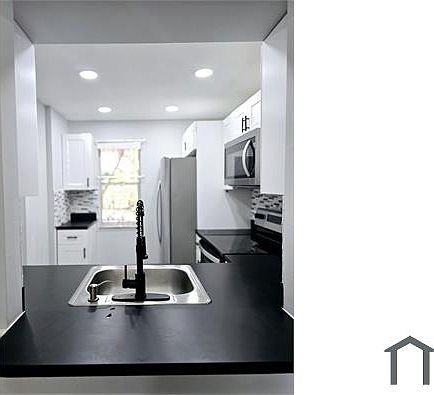 2nd image of 2851 Somerset Dr APT 101