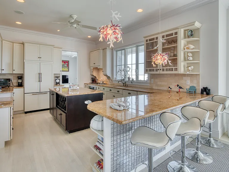 1060 Willow Terrace Ln — Photo 13