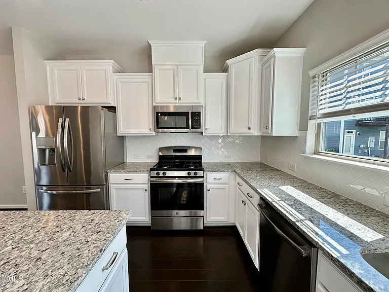 822 Richmont Grove Ln — Photo 6