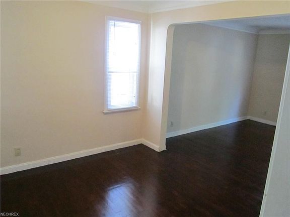 4th image of 17307 Stockbridge Ave