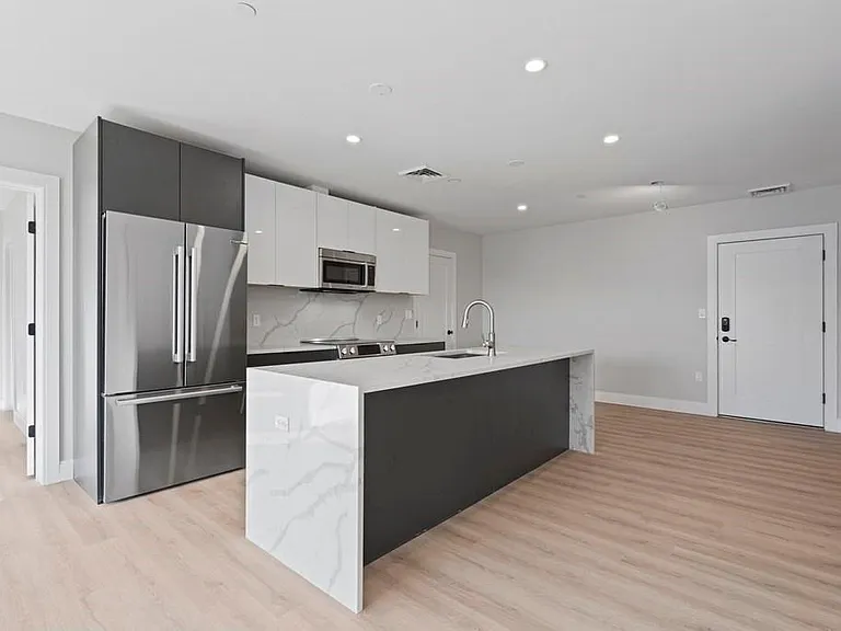 25 2nd St #403 — Photo 8