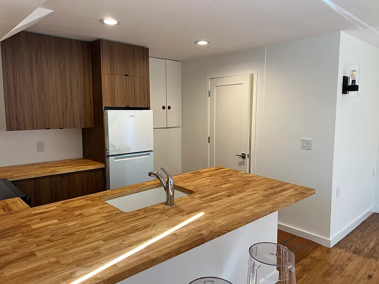 6146 Glen Holly St #1/2 — Photo 13