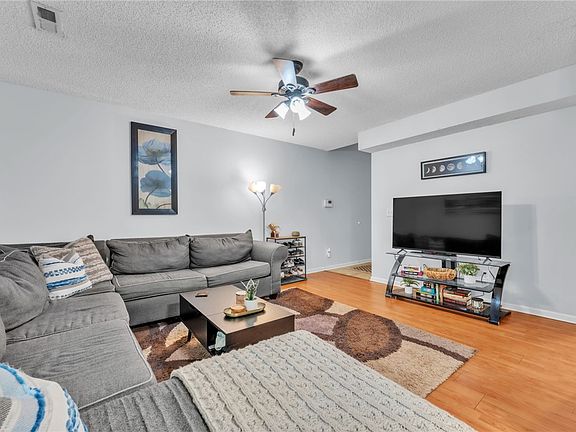 4th image of 100 Rudolph Ct