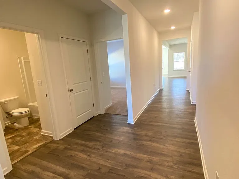 38 Crown Way — Photo 5