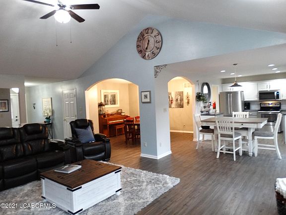 4th image of 924 Amethyst Ln