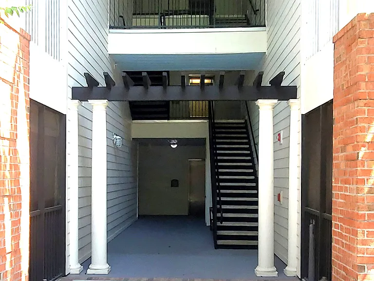 1421 Basildon Rd — Photo 1