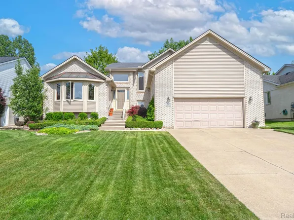 39134 Rivercrest Ave, Harrison Township, MI 48045