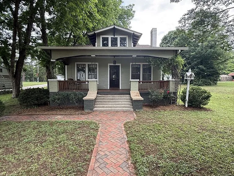 230 Grand Ave — Photo 1