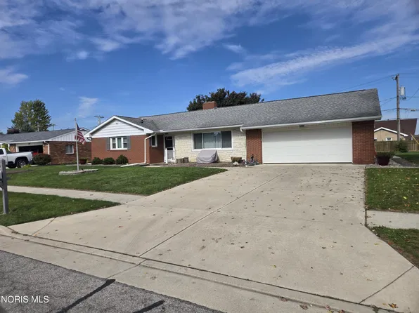 1050 Clairmont Ave, Napoleon, OH 43545