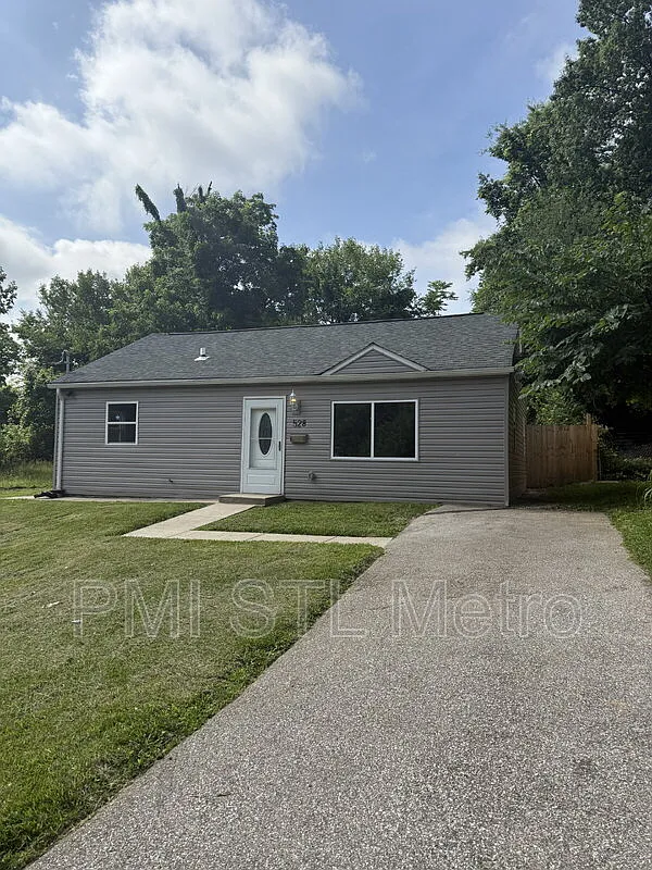 3 bed, 1.0 bath, 875 sqft, $1,495 — Photo 1