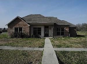 1st image of 801 Belle Dr