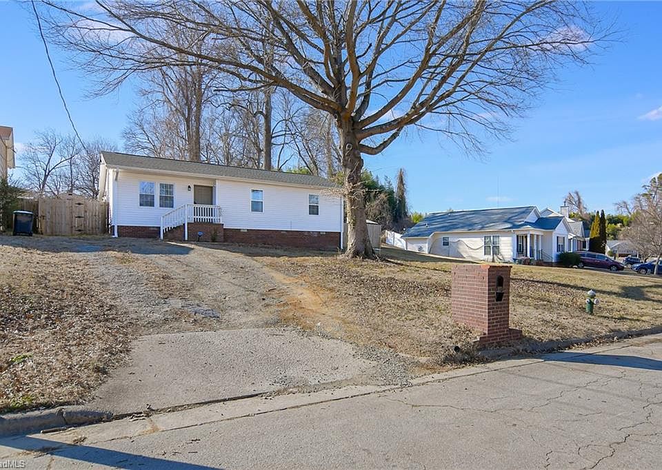 1st image of 900 Beaumont Ave