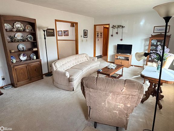 5th image of 808 S 7th St