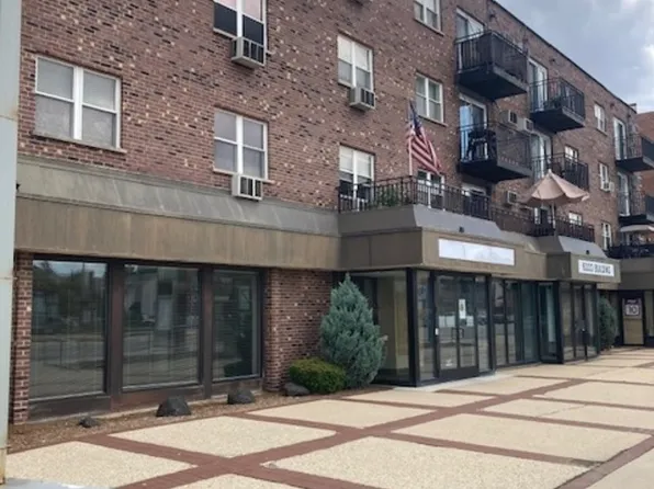 6333 N Milwaukee Ave #1F, Chicago, IL 60646