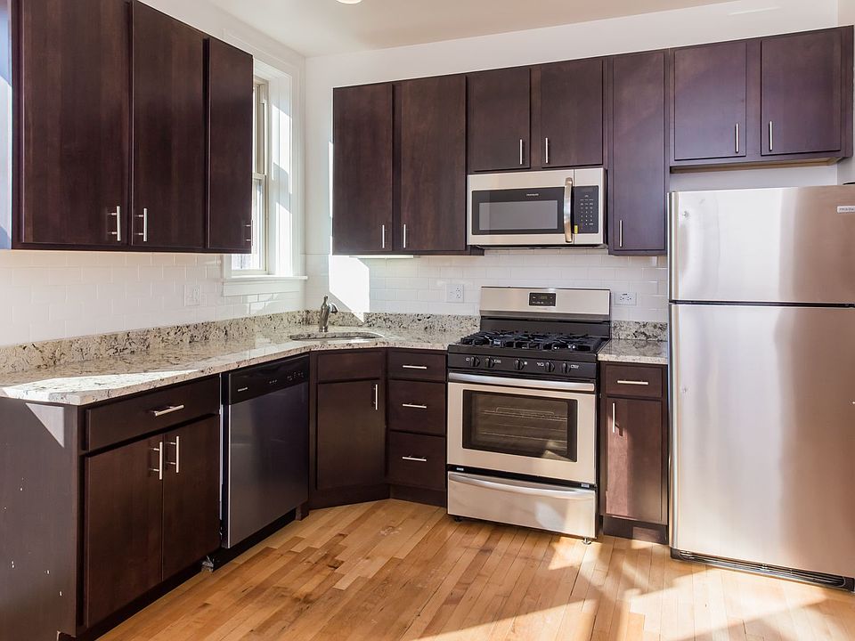1st image of 3411 W Balmoral Ave #1