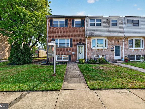 4th image of 1008 Stormont Cir