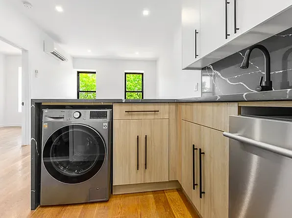 152 Macon Street image 1 of 7