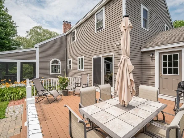 325 Center St, Groveland, MA 01834