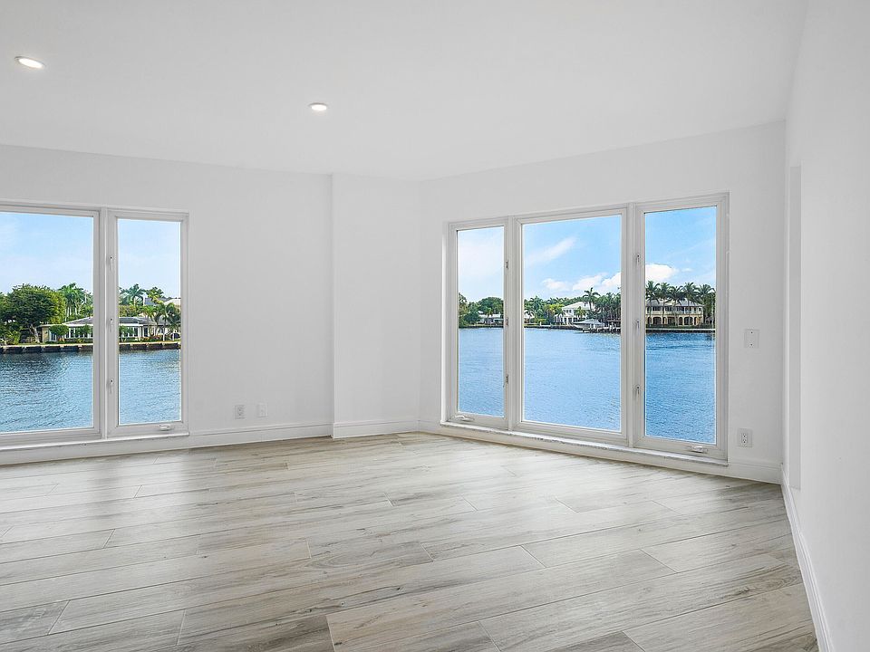 1st image of 555 SE 6th Ave APT 2C
