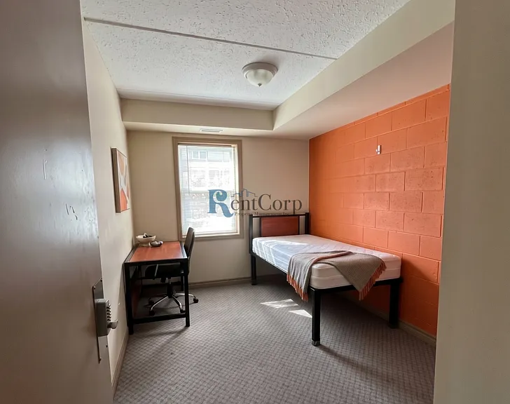 204 Lester St #1 — Photo 1