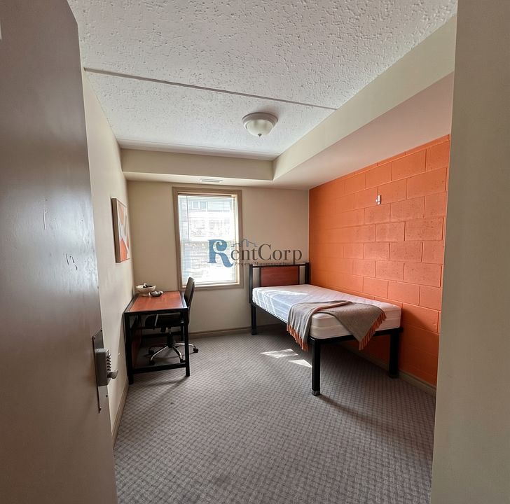1st image of 204 Lester St Unit 1