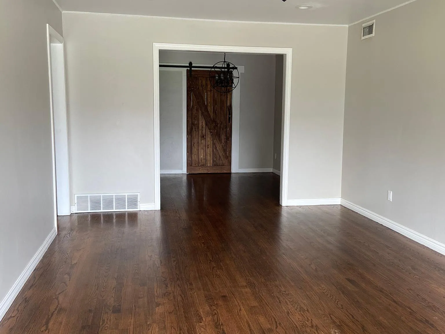 5309 N Hudson Avenue — Photo 3