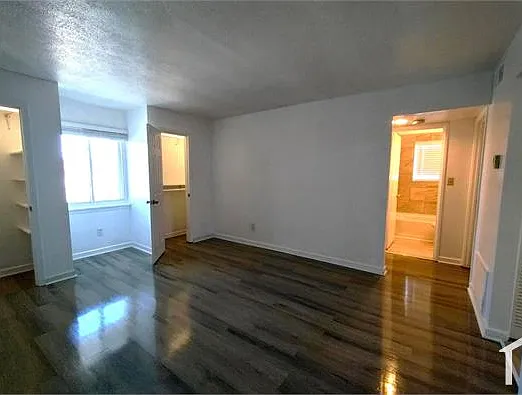 2 bed, $1,050 — Photo 2