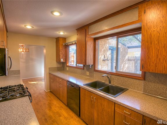 5th image of 1009 Eskridge Blvd SE