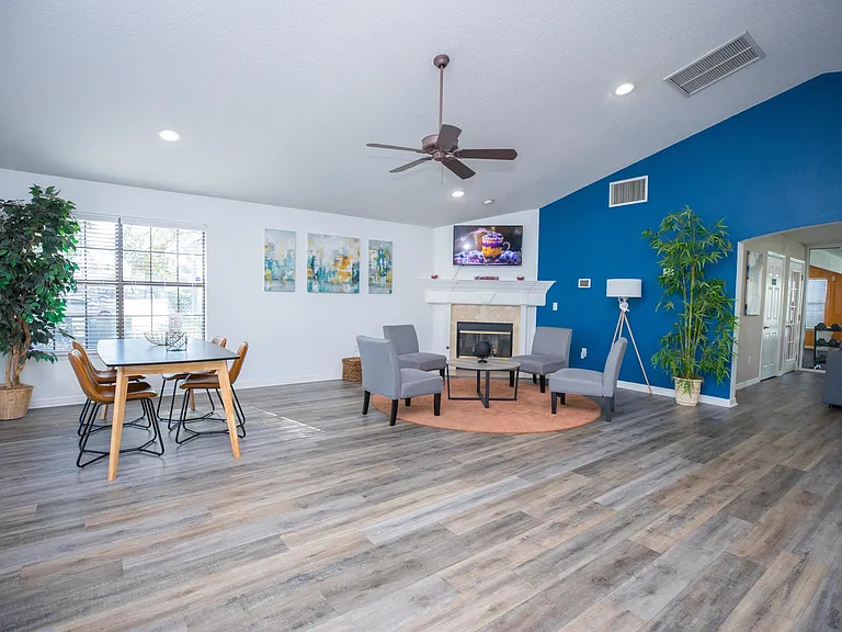 Oakview Landing Apartments — Photo 9