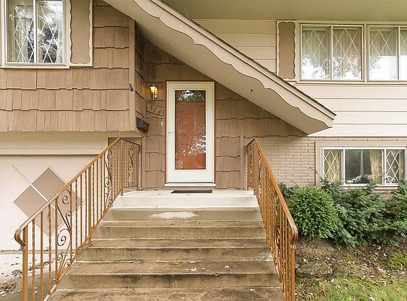 2nd image of 514 Westover Ln