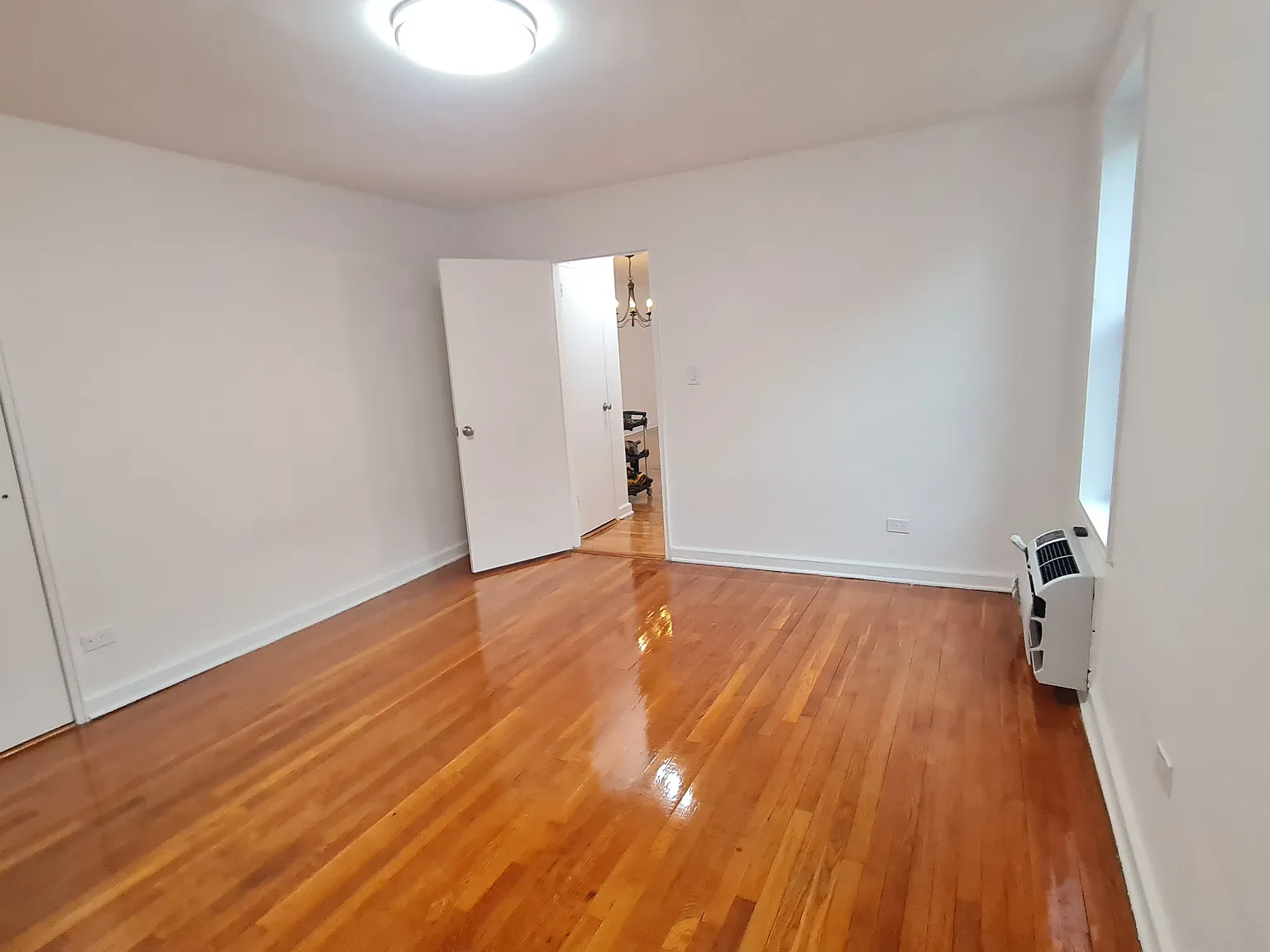 1 bed, 1009 sqft, $2,301 — Photo 3