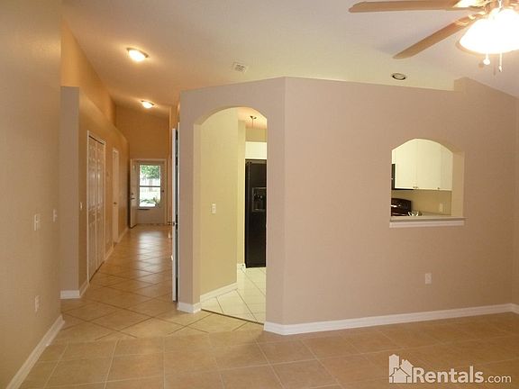 5th image of 892 Pecan Ct
