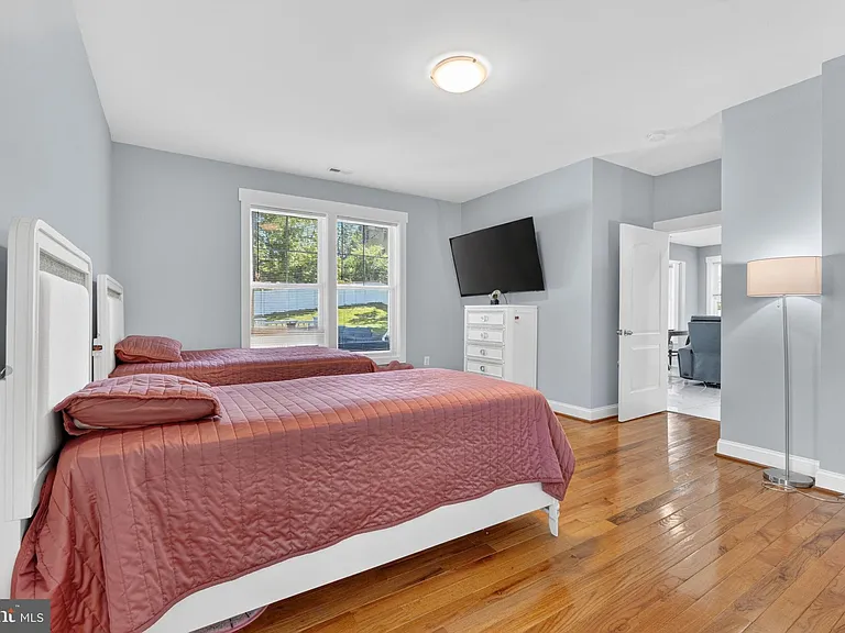 3925 Ashwood Pl — Photo 31