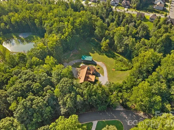 10429 Starwood Dr, Charlotte, NC 28215